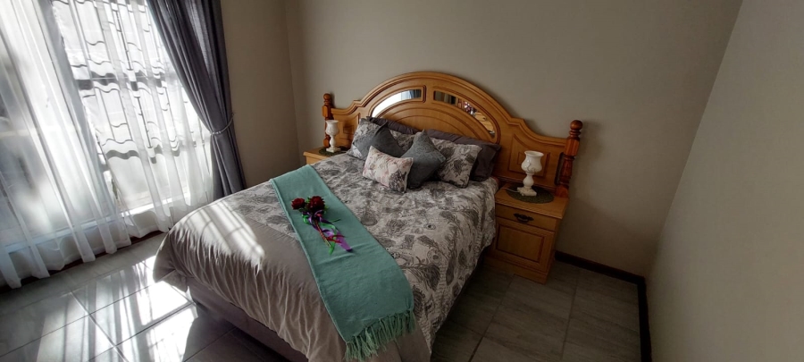 8 Bedroom Property for Sale in Grimbeeck Park North West